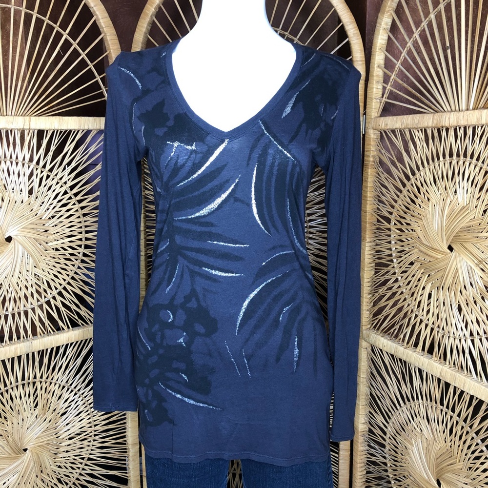 TAHARI Long Sleeve Graphic Abstract Leaf V Neckline Top Navy Medium